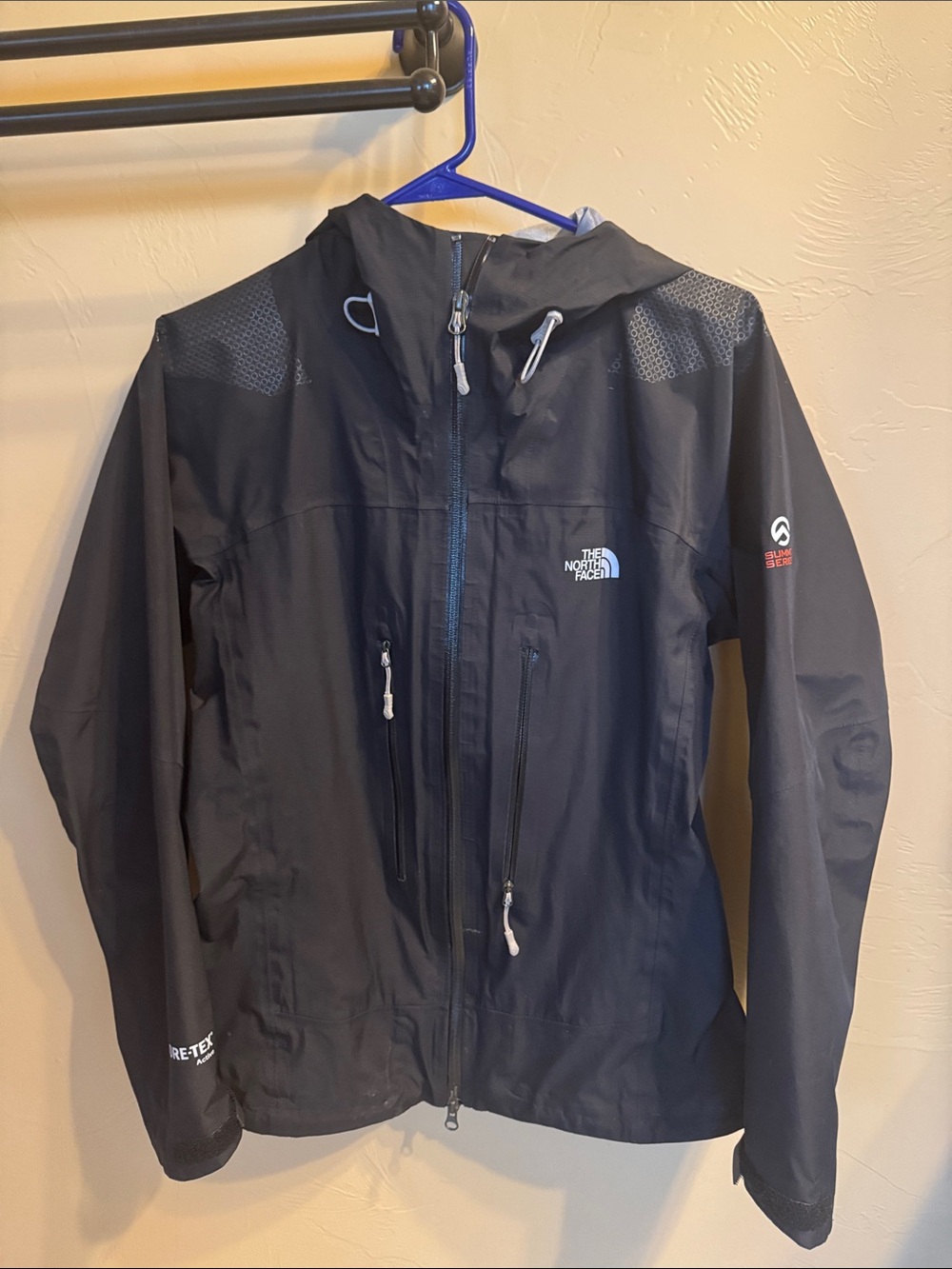 Women’s Northface Gortex Jacket - medium